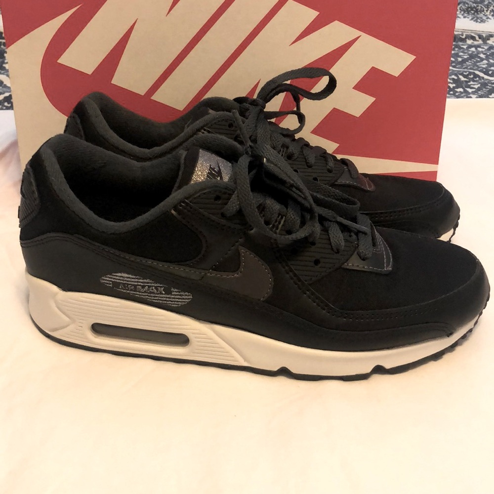 Nike Air Max 90 Sneakers